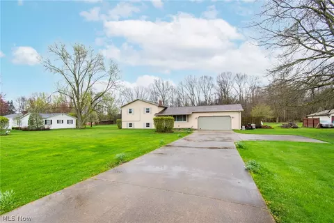 42839 Apples Way Dr, Leetonia, OH 44431