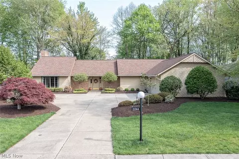 21744 Briar Bush Ln, Strongsville, OH 44149