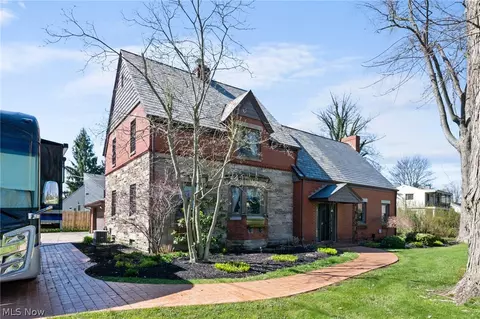 3818 Edgewater Dr, Ashtabula, OH 44004