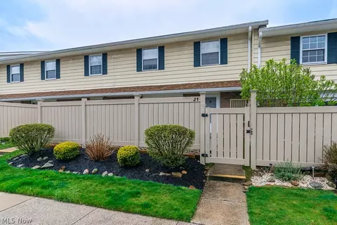 7970 Mentor Ave #J1, Mentor, OH 44060