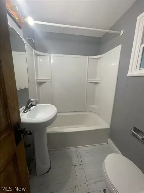 Bath - 630 E 260th St, Euclid, OH 44132 photo 1 of 2