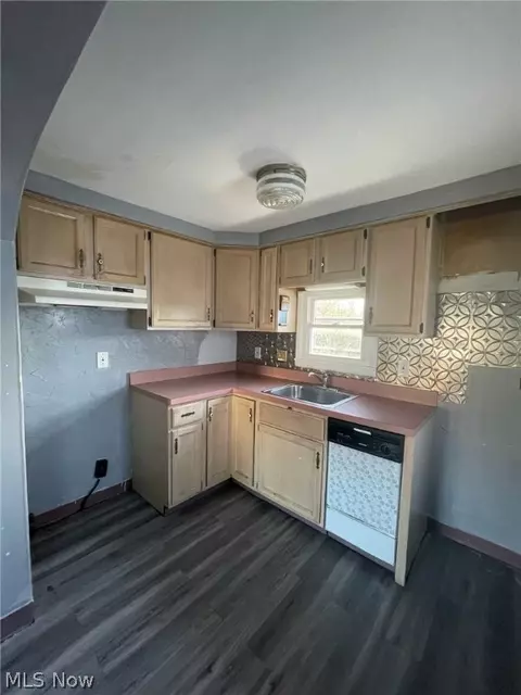 Kitchen - 630 E 260th St, Euclid, OH 44132 photo 1 of 1