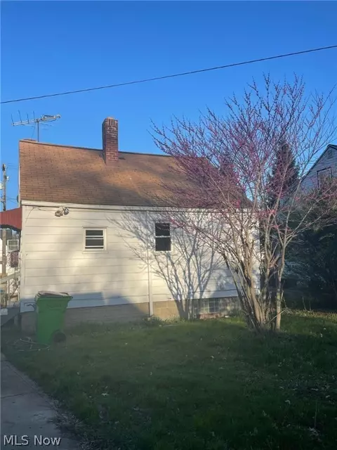 Exterior - 630 E 260th St, Euclid, OH 44132 photo 3 of 7