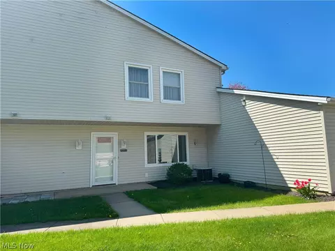 3092 Ivy Hill Cir, Cortland, OH 44410