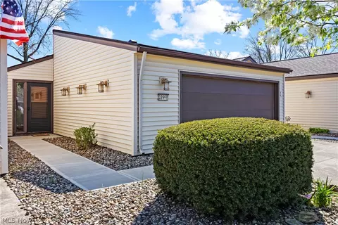 32969 Mills Rd, North Ridgeville, OH 44039