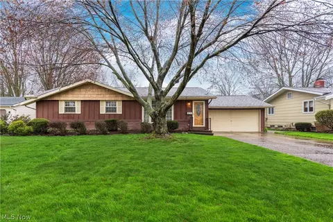 26931 Westwood Ln, Olmsted Twp, OH 44138