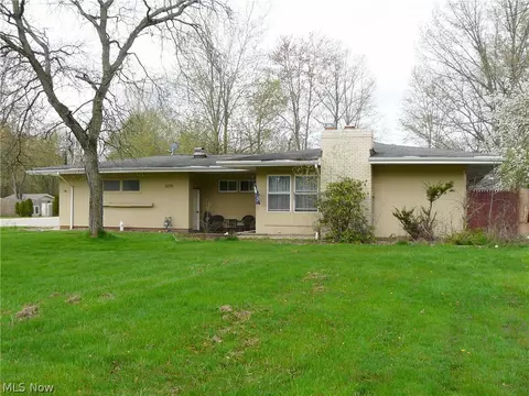 3270 Bradley Rd, Westlake, OH 44145