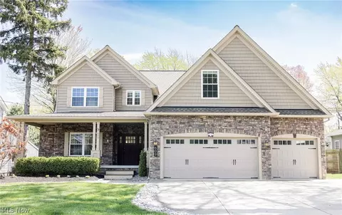 609 Bassett Rd, Bay Village, OH 44140