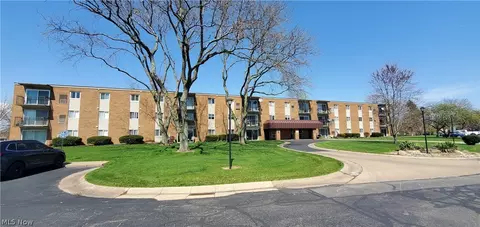 1305 S Lake Wilmer Dr #311, Sandusky, OH 44870