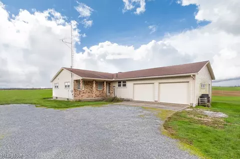 14878 Wooster St NW, North Lawrence, OH 44666
