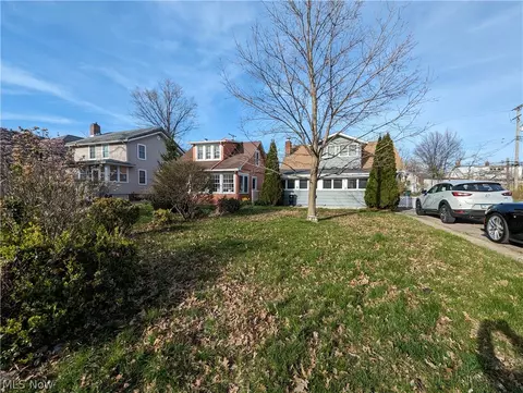 Exterior - 41 E 220 St, Euclid, OH 44123 photo 5 of 10