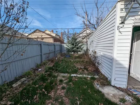 Exterior - 41 E 220 St, Euclid, OH 44123 photo 7 of 10