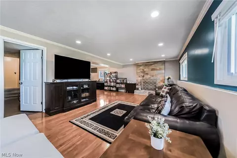 Living - 32745 N Roundhead Dr, Solon, OH 44139 photo 4 of 6