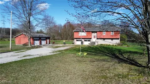9367 Oyster Rd, North Benton, OH 44449