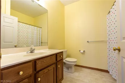 Bath - 6992 Knight Ave NW, Canton, OH 44708 photo 3 of 3
