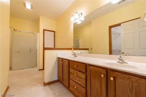 Bath - 6992 Knight Ave NW, Canton, OH 44708 photo 2 of 3