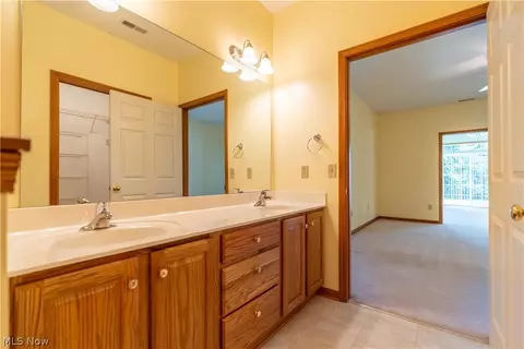 Bath - 6992 Knight Ave NW, Canton, OH 44708 photo 1 of 3