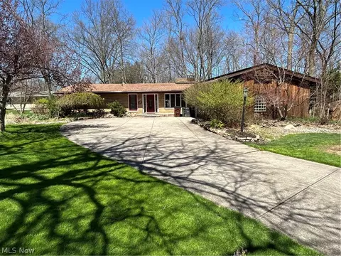 7620 Millerwood Ln, Parma, OH 44130