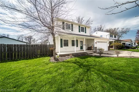 Exterior - 5604 Walnut St, Mentor On The Lake, OH 44060 photo 3 of 11