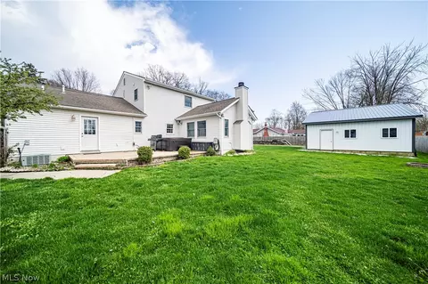 Exterior - 5604 Walnut St, Mentor On The Lake, OH 44060 photo 8 of 11