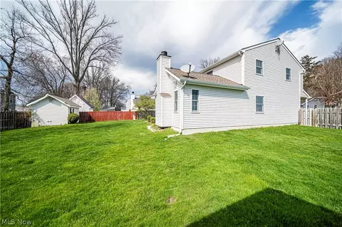 Exterior - 5604 Walnut St, Mentor On The Lake, OH 44060 photo 6 of 11