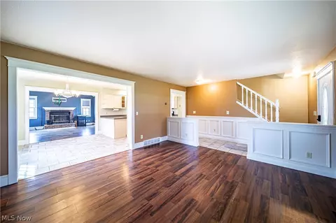 Living - 5604 Walnut St, Mentor On The Lake, OH 44060 photo 1 of 2