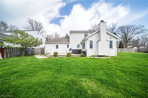 Exterior - 5604 Walnut St, Mentor On The Lake, OH 44060 photo 7 of 11