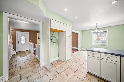Kitchen - 5604 Walnut St, Mentor On The Lake, OH 44060 photo 5 of 5