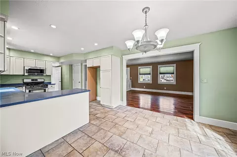 Kitchen - 5604 Walnut St, Mentor On The Lake, OH 44060 photo 2 of 5