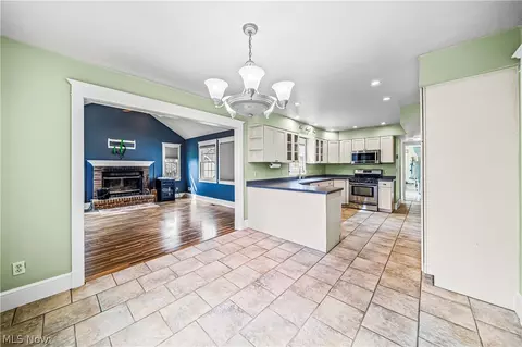 Kitchen - 5604 Walnut St, Mentor On The Lake, OH 44060 photo 1 of 5