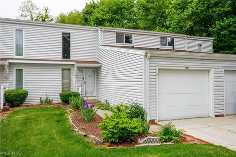 290 Deepwood Dr, Wadsworth, OH 44281