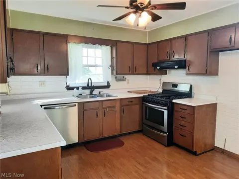 Kitchen - 129 Westview Dr, Barnesville, OH 43713 photo 2 of 5