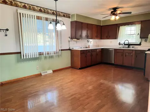 Kitchen - 129 Westview Dr, Barnesville, OH 43713 photo 4 of 5