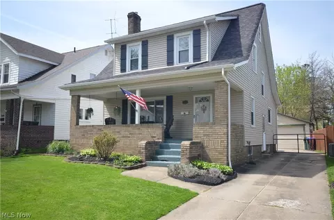 2550 Whitelaw St, Cuyahoga Falls, OH 44221