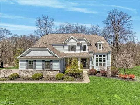 720 Joseph Dr, Aurora, OH 44202