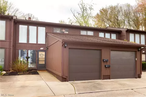5590 Barton #203, North Olmsted, OH 44070