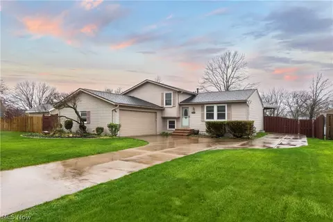 9050 Groveside Dr, Strongsville, OH 44136