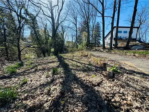 2461 Geneva Dr, Zanesville, OH 43701