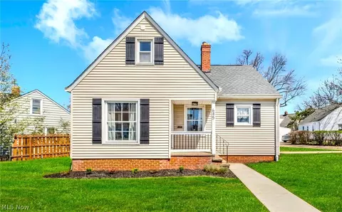 645 S Falmouth Dr, Rocky River, OH 44116