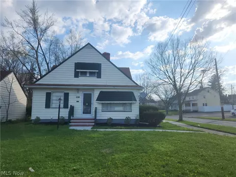 2199 N Taylor Rd, Cleveland Heights, OH 44112