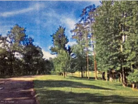 5 Skyview Dr, Parkersburg, WV 26101