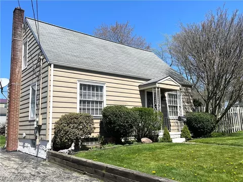 314 E Friend St, Columbiana, OH 44408