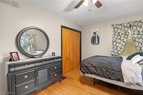 Bedroom - 1201 Park Ave, Elyria, OH 44035 photo 3 of 4