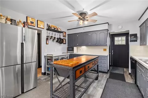 Kitchen - 1201 Park Ave, Elyria, OH 44035 photo 4 of 4