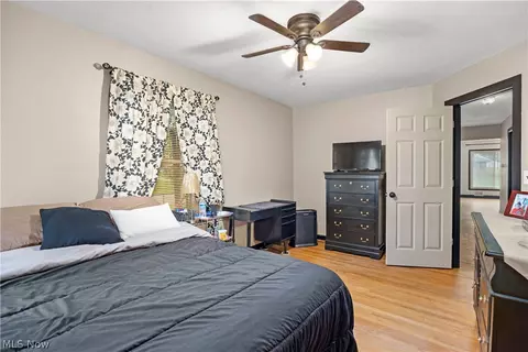 Bedroom - 1201 Park Ave, Elyria, OH 44035 photo 4 of 4