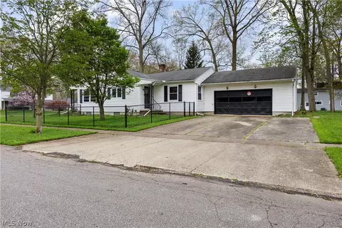 Exterior - 1201 Park Ave, Elyria, OH 44035 photo 2 of 9