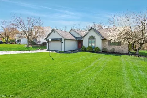 6519 S Timberidge Dr, Austintown, OH 44515