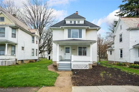 315 12th St, Elyria, OH 44035