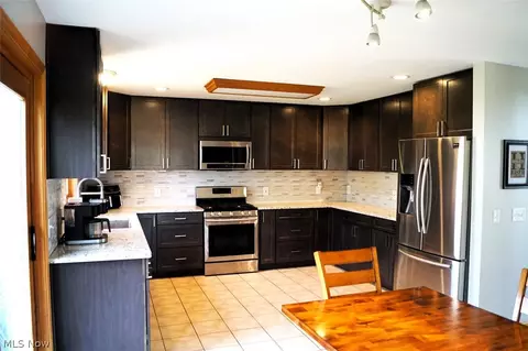 Kitchen - 4269 Apple Orch, Rootstown, OH 44272 photo 2 of 4