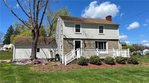 2550 Gladwae Dr, Youngstown, OH 44511